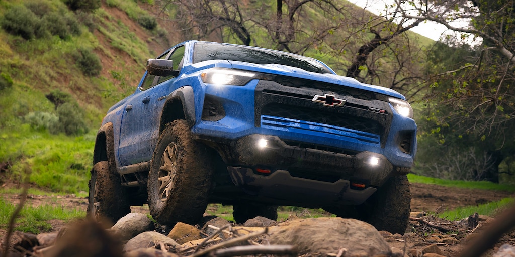 Vista inferior - Chevrolet Colorado ZR2 2025 4x4, con chasis más alto y más ancho calibrado especialmente para Off-road