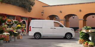 Furgoneta compacta Chevrolet Tornado Van 2025, con un diseño exterior versátil y práctico