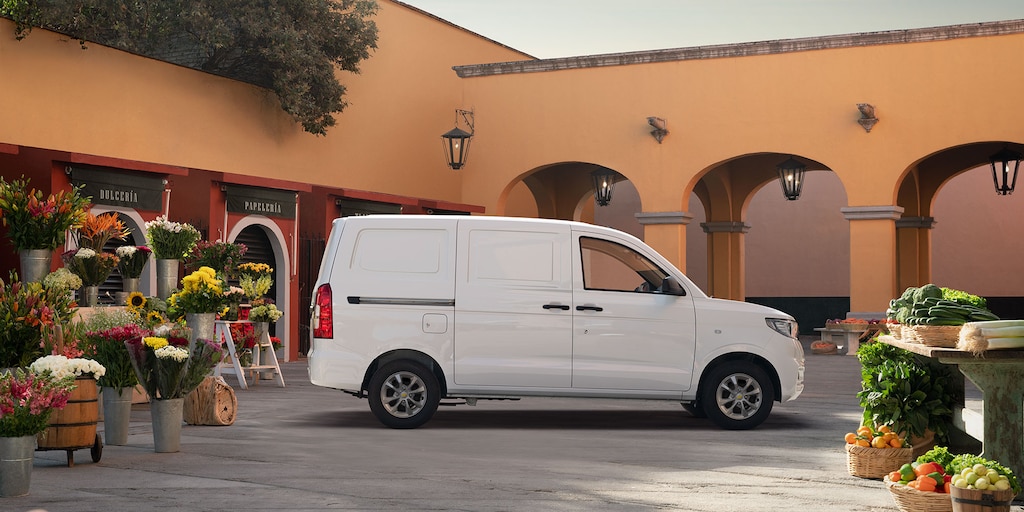 Furgoneta compacta Chevrolet Tornado Van 2025, con un diseño exterior versátil y práctico